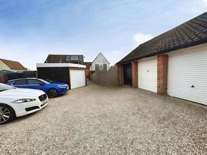 COLLINGWOOD ROAD- click for photo gallery